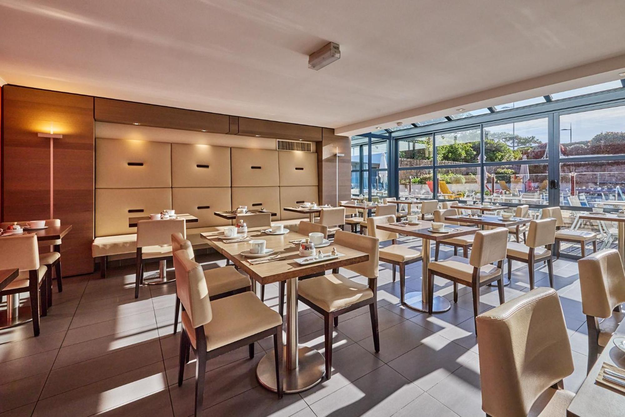 Le Churchill Hotel & Spa Carnac Esterno foto